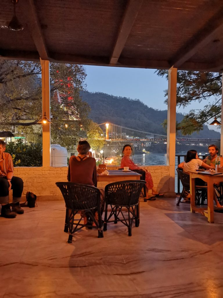 Repas à Ganga View restaurant Vue de l'intérieur du restaurant