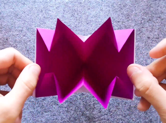 Carte origami explosive